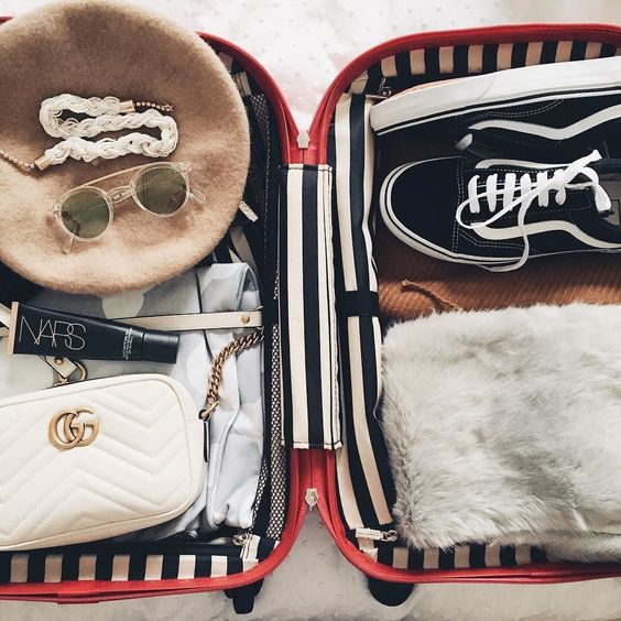 Packing suitcase 