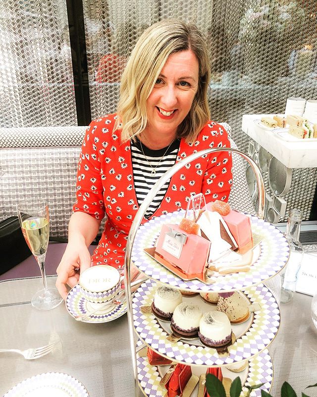 How have I managed 46 years being British without ever having had afternoon tea? As a cake lover it’s almost inconceivable. All that changed today thanks to @the_berkeley hotel and their Dior themed Pret-a-Portea (see what they did there?) which was incredible. I mean just look how happy I am. Also popped into the @dailydressedit in @belgravia_ldn around the corner (more on stories) All in all, my perfect afternoon